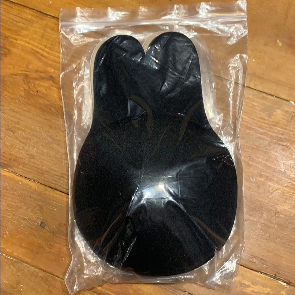 Adhesive bra, two sets-1 black and 1 beige.